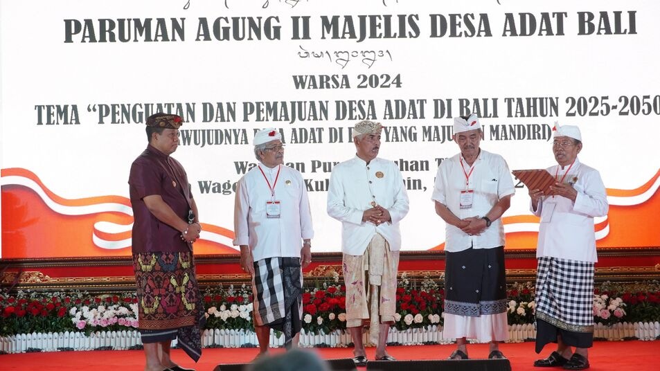 Pengukuhan Bendesa Agung MDA Terpilih: Pj Gubernur Bali Ajak Kolaborasi Sukseskan Program Pemerintah