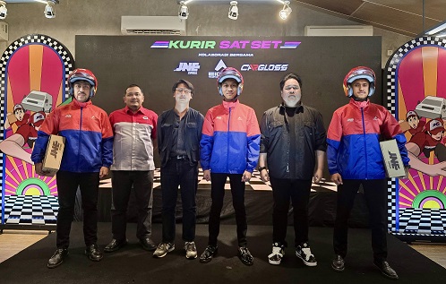 JNE Luncurkan Jaket dan Helm, Kolaborasi bersama EIGER Tropical Adventure dan Cargloss Helmets