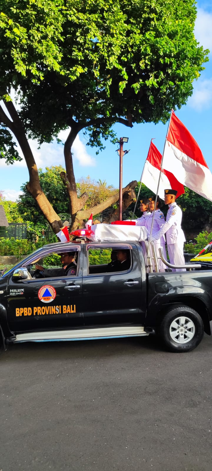 Peringatan HUT ke-79 Kemerdekaan RI Dimeriahkan dengan Kirab Duplikat Bendera Pusaka Merah Putih