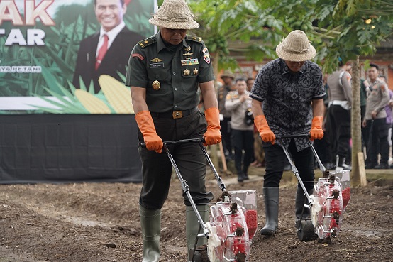 Kasdam IX/UDY Apresiasi Program Kementan RI, Tanam Jagung Serentak 1 Juta  Hektar