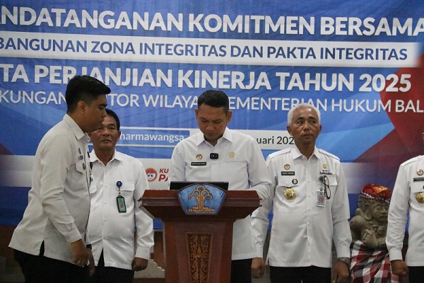 Kakanwil Kemenkum Bali Tanda Tangani Komitmen Bersama Pembangunan Zona dan Pakta Integritas