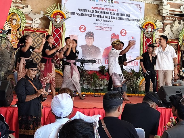 Milenial dan Gen Z Desa Selat Joget Bareng Giri Prasta, Pastikan Coblos Koster-Giri di Pilgub Bali