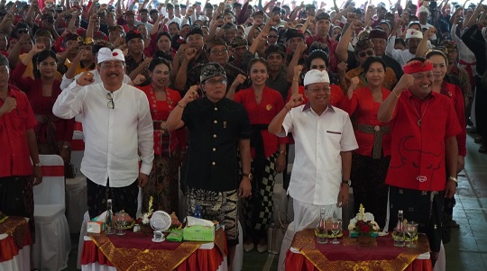 Ribuan Warga Gianyar Tekad Bulat Menangkan Koster-Giri dan AMAN