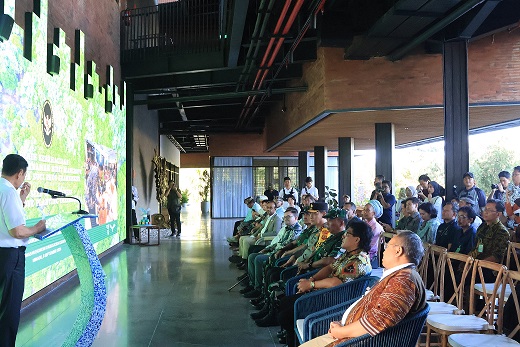 Disaksikan Menko Marves, Pj Gubernur Bali Mahendra Tanam Bibit Mangrove yang Diberkati Paus Fransiskus