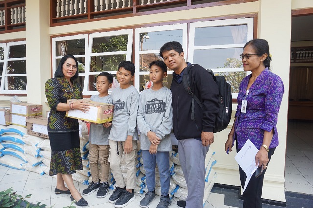 Pemerintah Provinsi Bali Salurkan Bantuan PMT untuk Anak Terlantar di Panti Asuhan