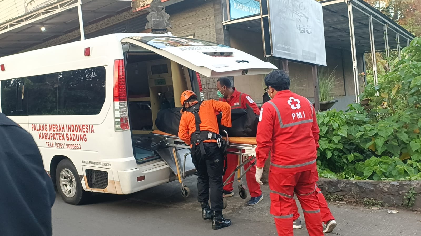 Tim SAR Gabungan Evakuasi Korban Jatuh ke Jurang di Abiansemal