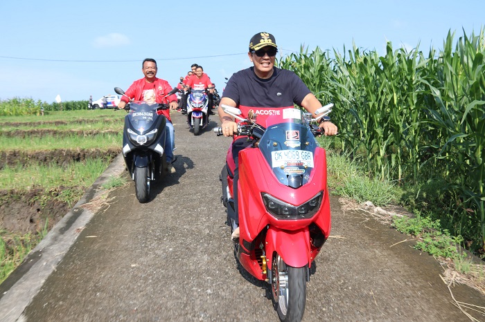 Kendarai Sepeda Motor, Bupati Sanjaya Buka Lomba Mancing Dua Desa di Kerambitan