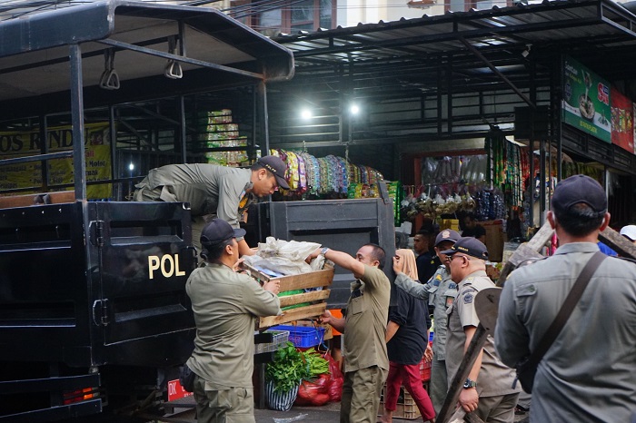 Pedagang Tumpah Ruah di Atas Trotoar Pasar Sanglah Mulai Ganggu Ketertiban Umum