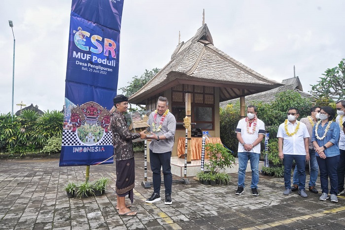 Penyerahan CSR MUF di desa wisata penglipuran