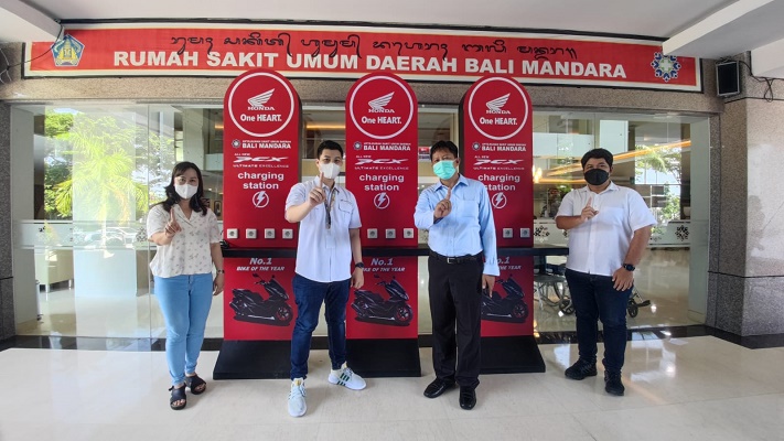 Astra Motor Serahkan Charging Station untuk Rumah Sakit Bali Mandara