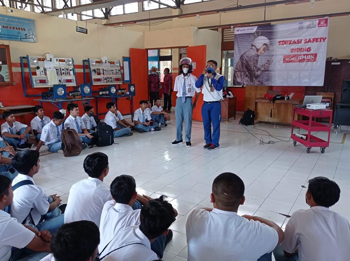 HUT ke-42 SMKN 3 Singaraja, Astra Motor Bali Edukasi Keselamatan Berkendara