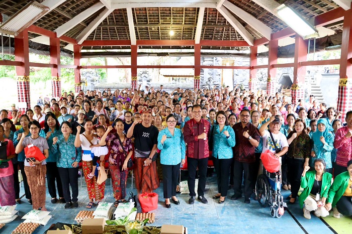 Roadshow Aksi Sosial Menyapa Berbagi Rai Wahyuni di Kecamatan Penebel dan Kerambitan