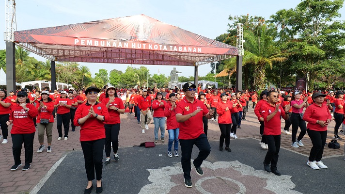 HUT ke 530 Kota Tabanan Dihadiri Ribuan Warga, Bupati Sanjaya Harapkan Pererat Rasa Wujudkan Kehidupan Harmoni