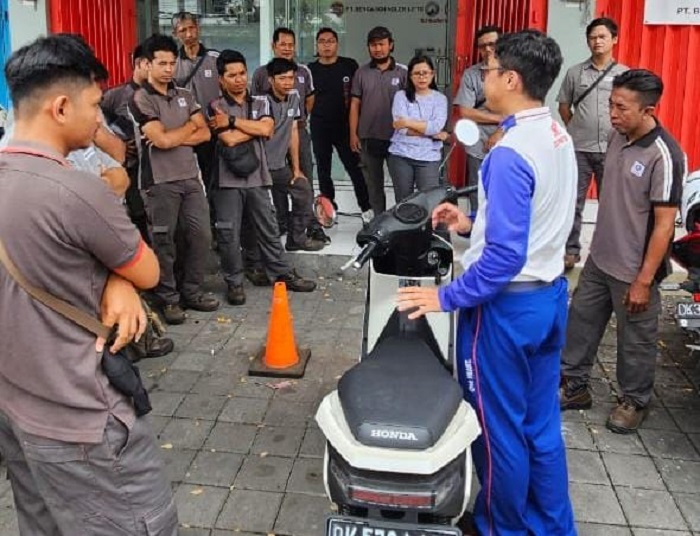 Puluhan Karyawan Jasa Eskalator dan Lift di Bali Ikuti Edukasi Safety Riding