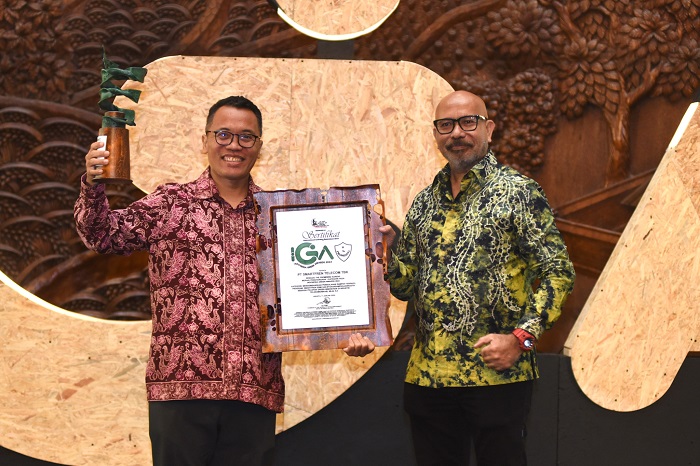 Program eSIM dan Edukasi Lingkungan Bebas Sampah Antarkan Smartfren Raih Indonesia Green Awards 2024