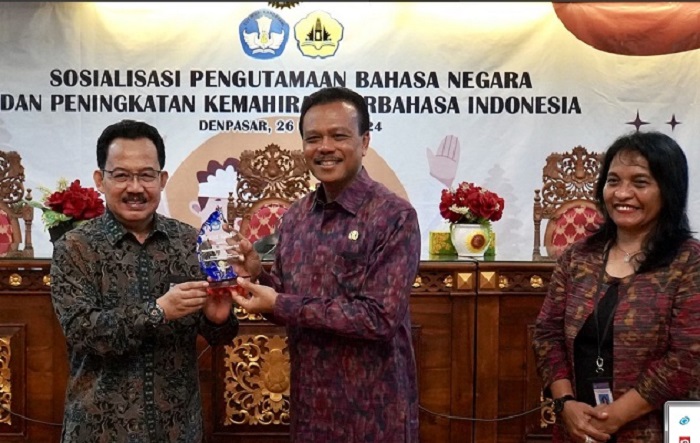 Sekda Dewa Indra Buka Sosialisasi Pengutamaan Bahasa Negara, Tingkatkan Kemahiran Berbahasa Indonesia ASN Pemprov Bali