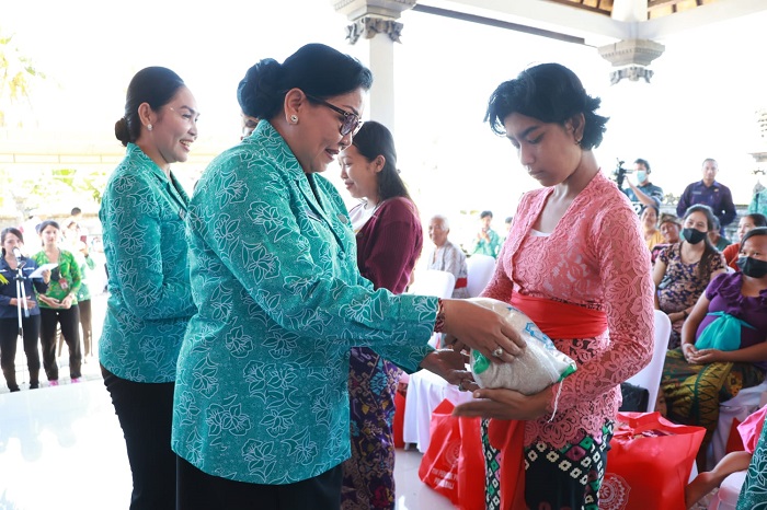 TP PKK Bali Menyapa dan Berbagi di Jembrana, Jaring 400 Warga Kurang Mampu