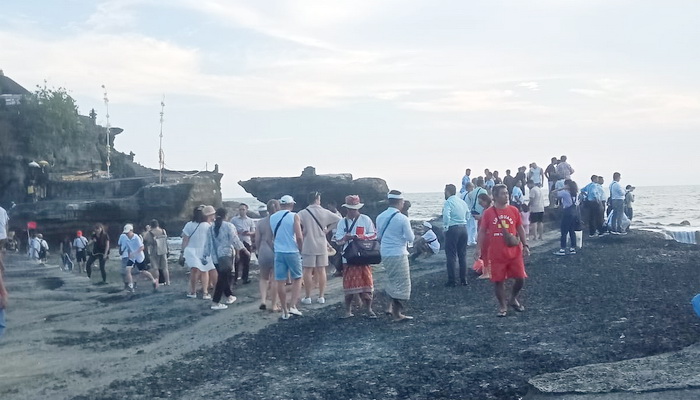 Libur Galungan, Kunjungan Wisatawan di Tanah Lot Meningkat