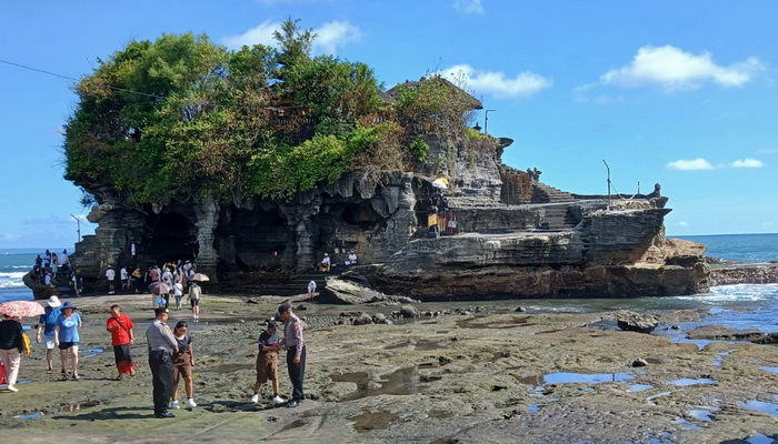 Ramadhan, Kunjungan Wisatawan ke DTW Tanah Lot Turun