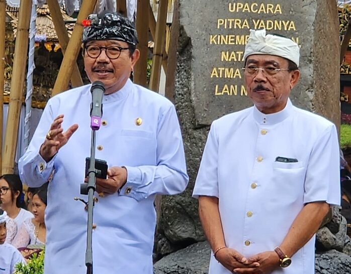 Hadiri Karya ‘Pitra Yadnya’ di Jungutan Karangasem, Wagub Cok Ace Apresiasi Semangat Gotong Royong Warga