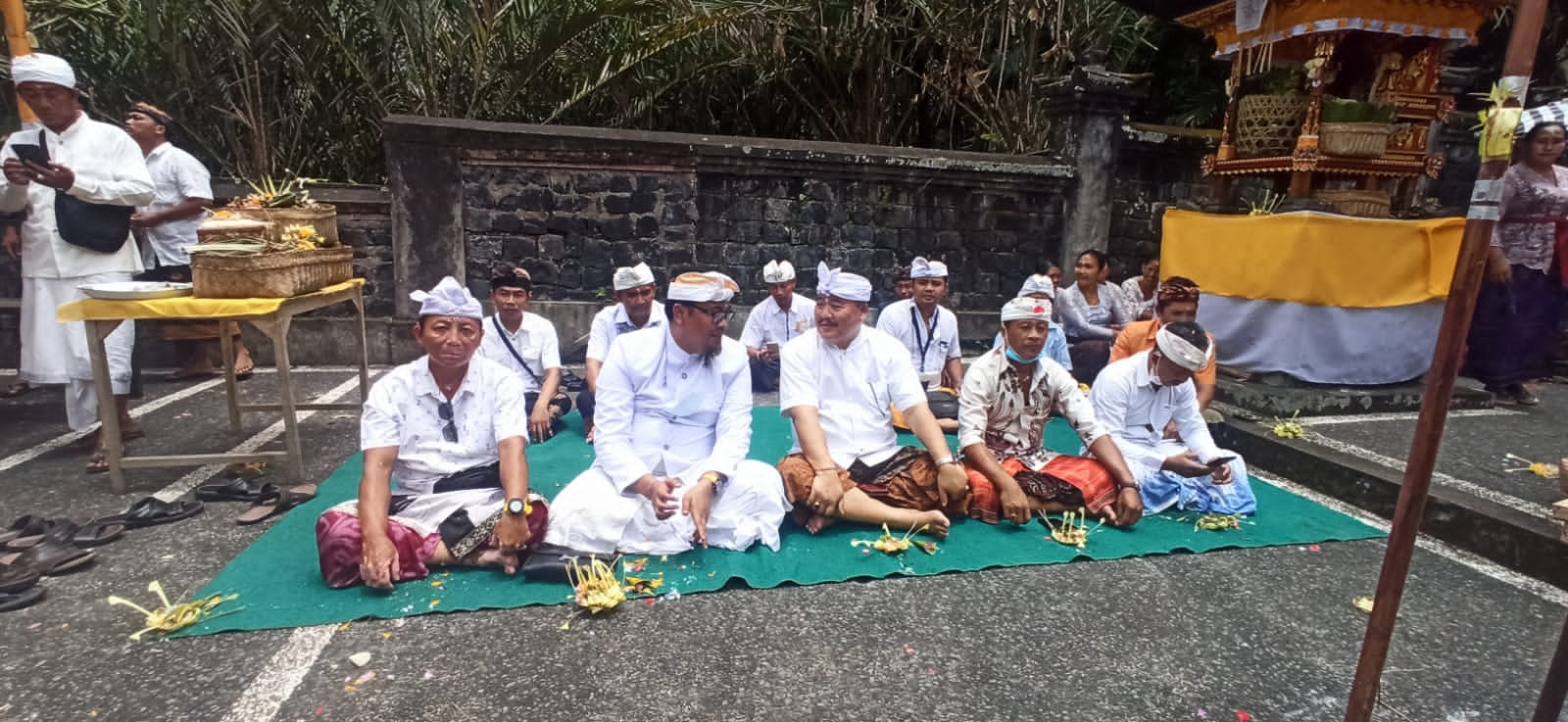 Warga Gotong Royong Gelar Upacara Besar di Pura Dadia Kayu Selem, Karangasem