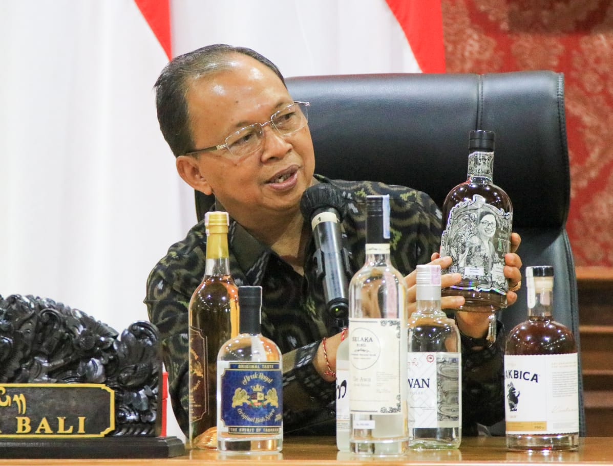 Gubernur Wayan Koster Berikan Perlingungan dan Pemberdayaan Arak Bali