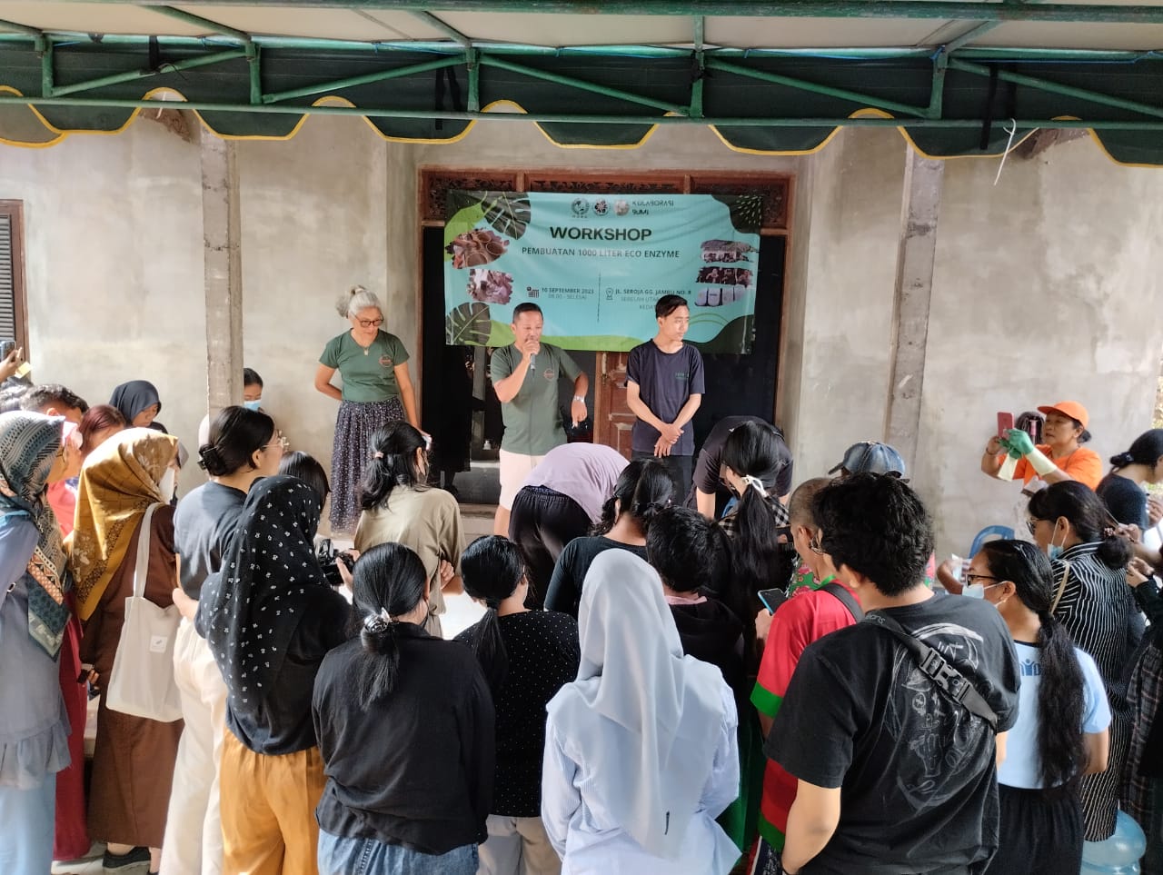 Enzyme Bali Ajak Masyarakat Selamatkan Lingkungan dengan Manfaatkan Sampah Organik Menjadi Eco Enzyme