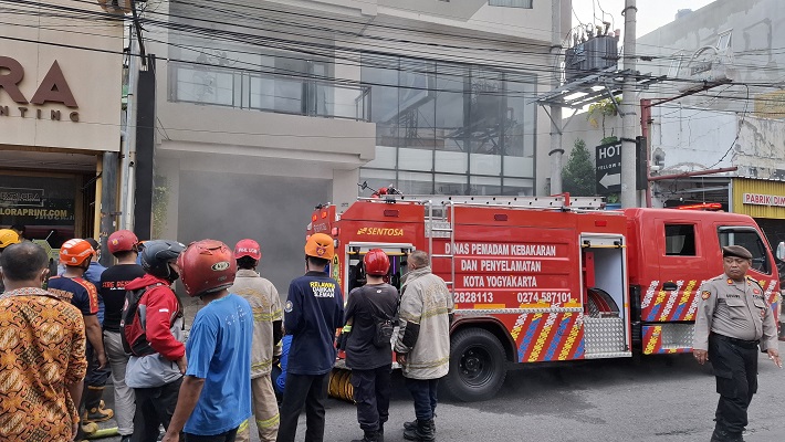 Yellow Star Hotel di Yogyakarta Diamuk Si Jago Merah, Karyawan Berhamburan Selamatkan Diri