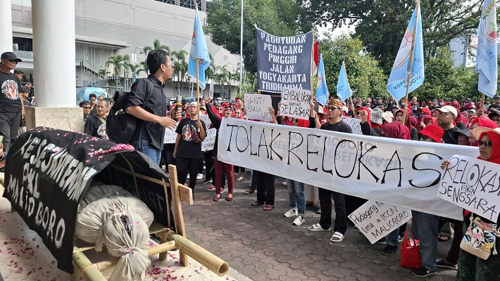 PKL Teras Malioboro Ngotot Kembali Berjualan ke Selasar, PJ Walikota Minta Pedagang Bersabar