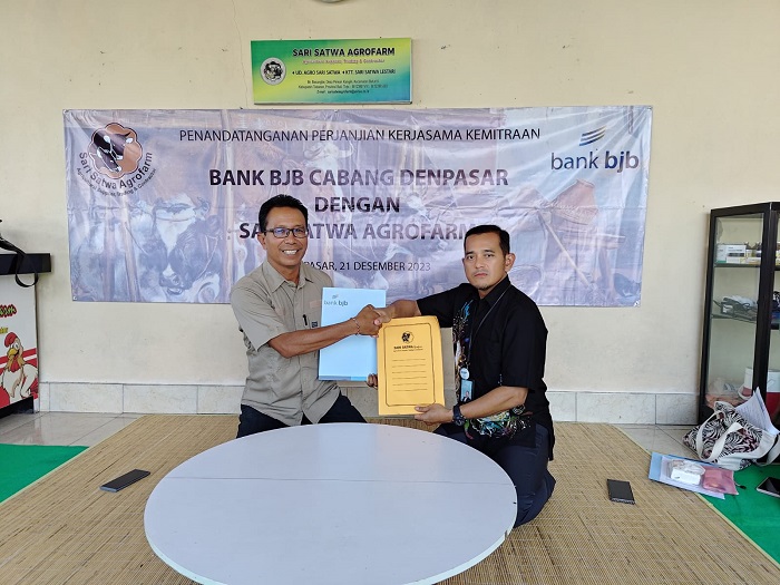 bank bjb Denpasar Teken Kerja Sama dengan Peternak Binaan Sari Satwa Agrofarm untuk Tingkatkan Kualitas Peternakan Sapi