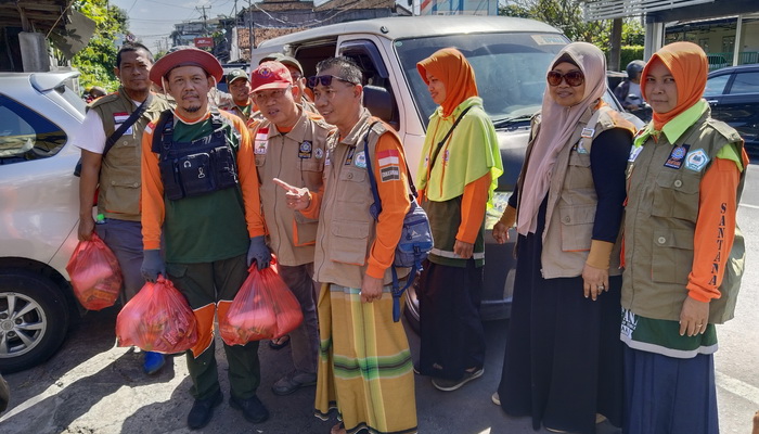 Santana Bali Bantu Korban Kebakaran Kampung Jawa