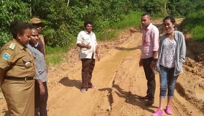 Jalan Rusak, Sewa Mobil Distrik Merdey-Teluk Bintuni Capai Rp 15 Juta