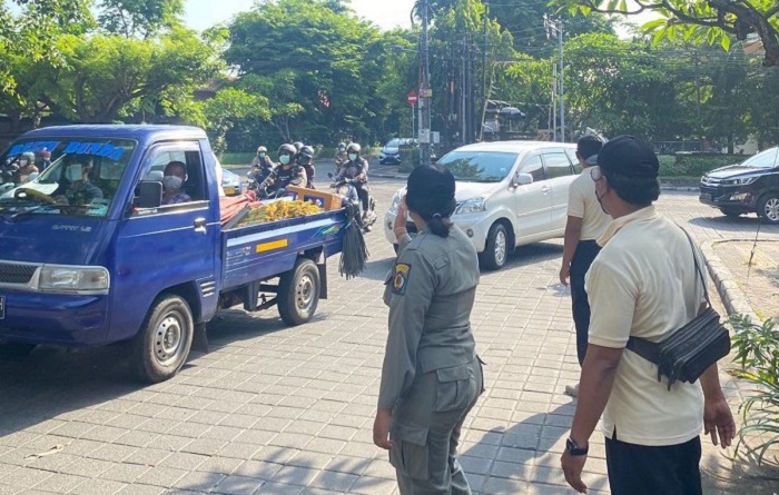 Pelanggaran Prokes Terus Terjadi, Petugas Berlakukan Sanksi Administrasi hingga Fisik