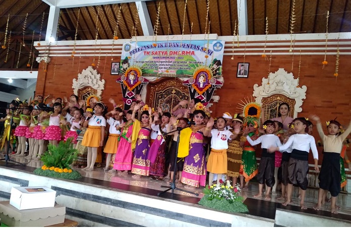 Pelepasan dan Semarak Pentas Seni TK Satya Dharma Denpasar