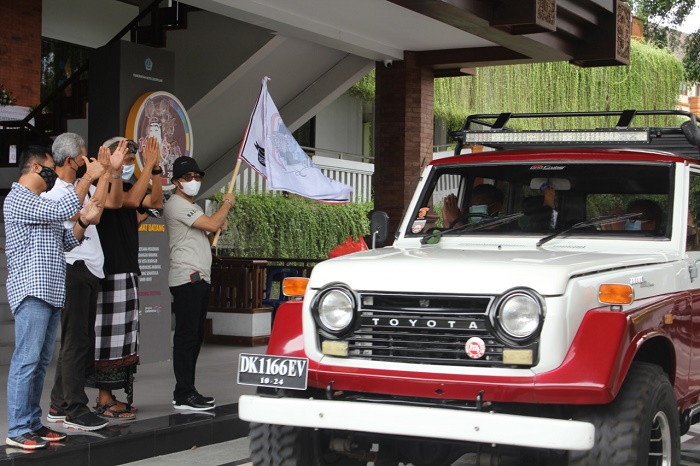 Toyota Land Cruiser Indonesia Bali Gelar Touring dan Aksi Sosial