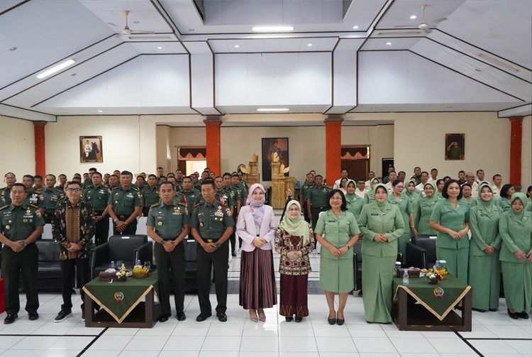 Korem 163 Wirasatya Gelar Pembekalan tentang ‘Leadership’ dan ‘Public Speaking’, Diikuti Para Prajurit dan Anggota Persit