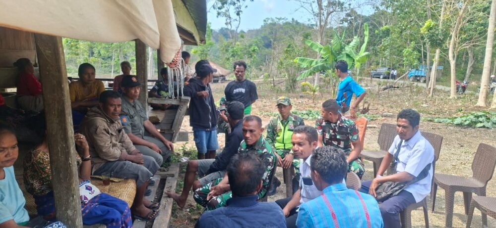 Dandim 1613/Sumba Barat Hadir Melayat ke Rumah Duka Korban Penembakan dan Imbau Warga Tetap Tenang