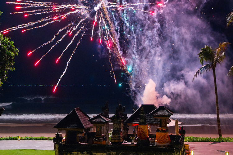 Perayaan Liburan Akhir Tahun ala Alila Seminyak Bali: Kuliner, Kreativitas, dan Pesta Pantai