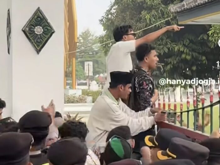 Demo HMI di Balai Kota Jogja Ricuh, Massa Tuntut Penuntasan Darurat Sampah dan Moratorium Hotel