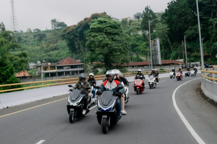 Jangan Asal Berteduh! Ini Imbauan Resmi Astra Motor Bali untuk Pemotor di Tengah Badai Angin