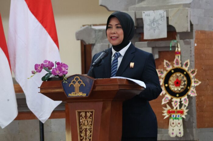 Kakanwil Kemenkum Bali Eem Nurmanah Kukuhkan 20 WNI Baru dan Lantik Pejabat Fungsional APBN