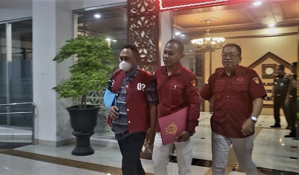 Pegawai Bank di Gunungkidul Bobol Pinjaman Rp1,6 Miliar Pakai WhatsApp Palsu, Kejati DIY Resmi Tahan Tersangka
