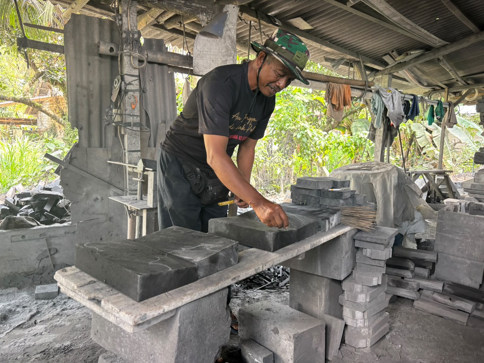 Sentuhan KUR BRI Bantu Perajin Batu Alam Bangli Perluas Pasar dan Produksi