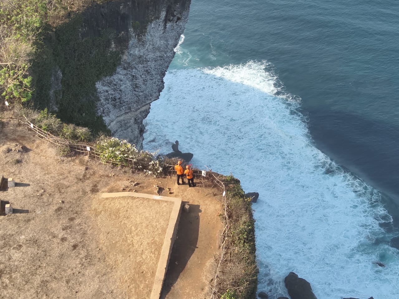 WNA Rusia Diduga Hilang di Tanjung Mebulu, Tim SAR Gabungan Kerahkan Personel Penyisiran Tebing dan Pesisir