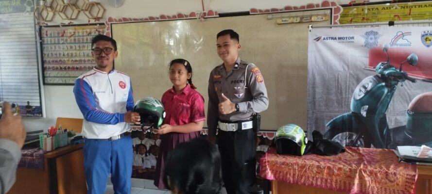 Asyiknya Belajar Tertib Lalu Lintas! Astra Motor Bali Gandeng Polres Badung Bagikan Helm Gratis