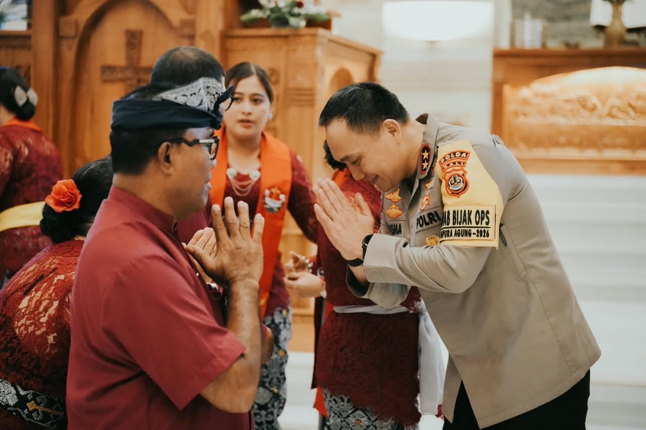 Intip Momen Hangat Kapolda Bali Saat Menyapa Jemaat Gereja di Denpasar