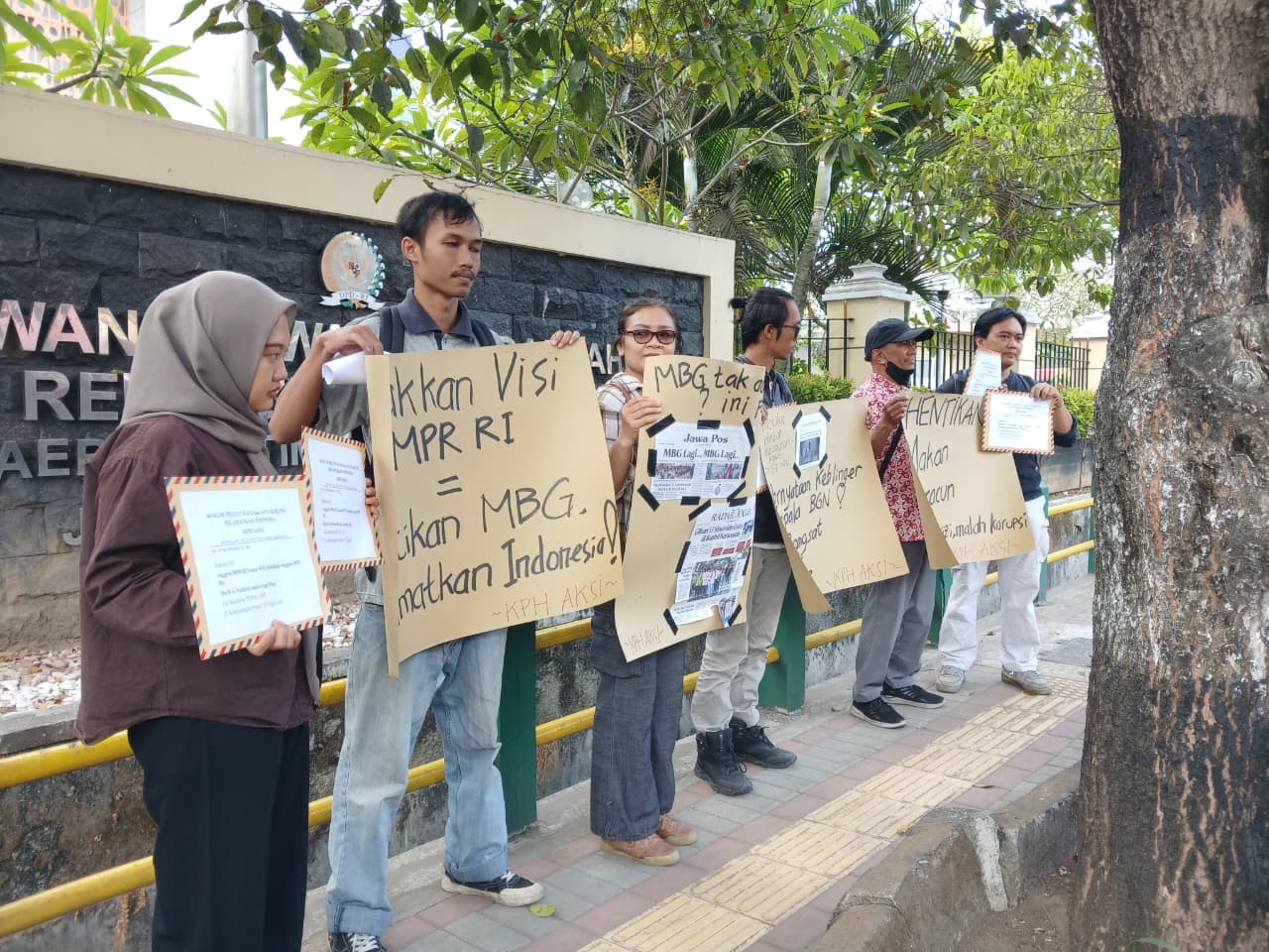 KPH Aksi Desak MPR Hentikan Program Makan Bergizi Buntut Puluhan Ribu Kasus Keracunan Anak