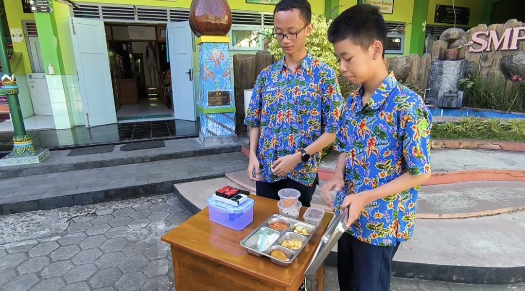 Modal Rp500 Ribu, Dua Pelajar SMP Sleman Ciptakan ‘Detector MBG’ Cegah Keracunan Makanan