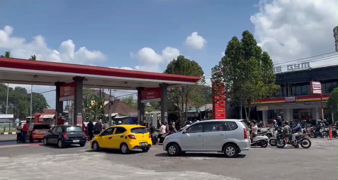Antrean SPBU di Bali Mulai Terurai pada Hari Kedua Ganjil-Genap, Pertamina Pastikan Stok BBM Aman