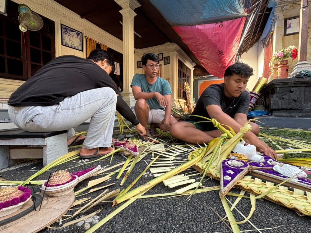 Efisiensi Modal Kerja dan Akses Likuiditas: Tantangan Pembiayaan Usaha Dekorasi Dehana Decoration Melalui Skema KUR BRI